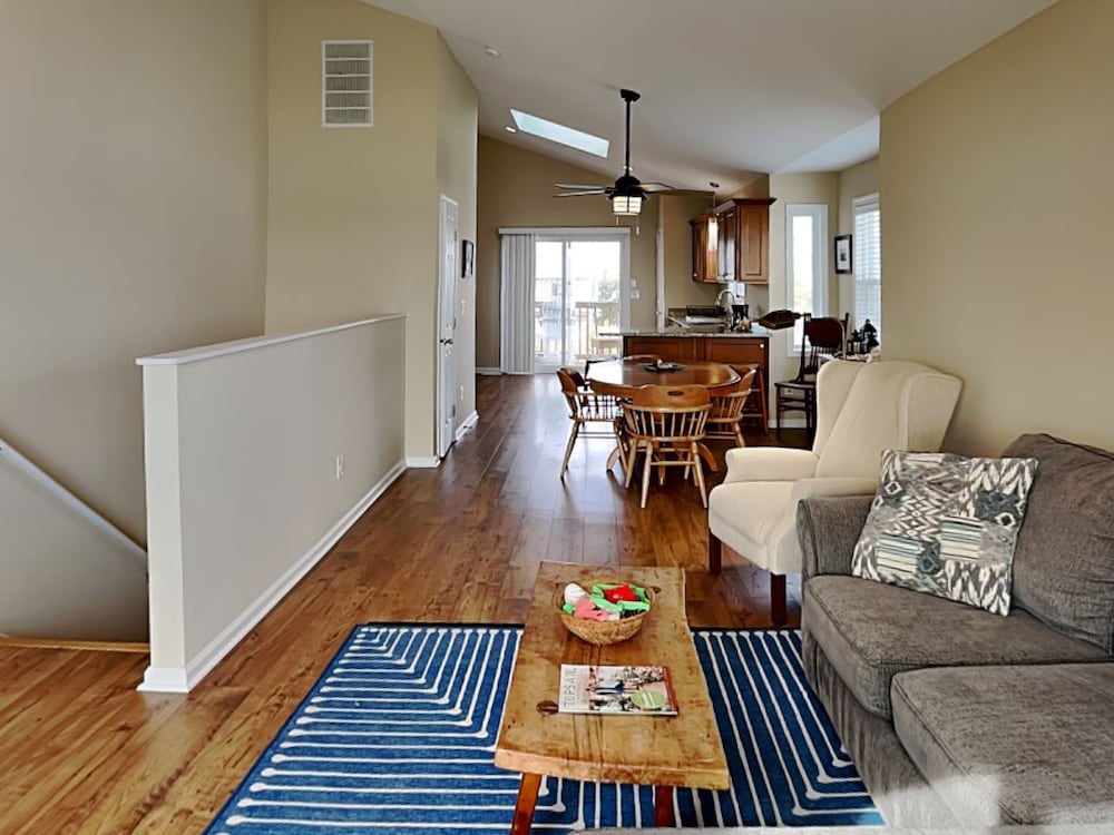 Pelican Nest by Topsail Realty