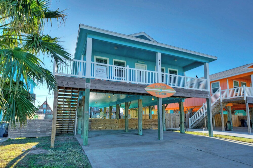 Sleeps 21, 2 Homes 2 Private Pools, Fire Pit, Swing Bar Walk to the Beach
