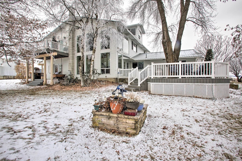 Spacious Gifford Retreat w/ Scenic Farmland Views view 4