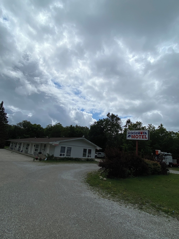 Mindemoya Motel