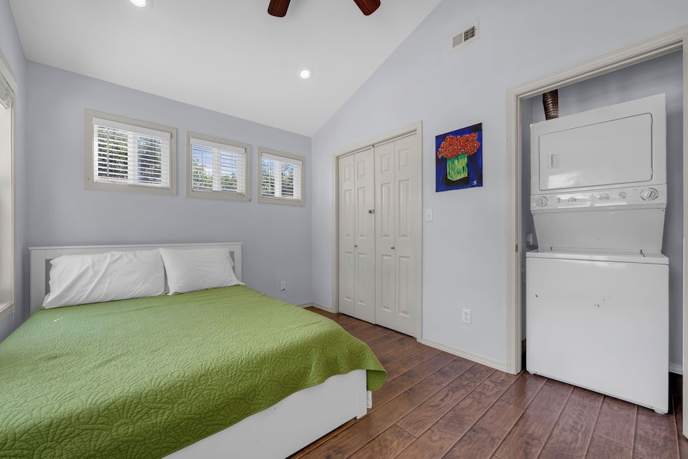 River Oaks Place