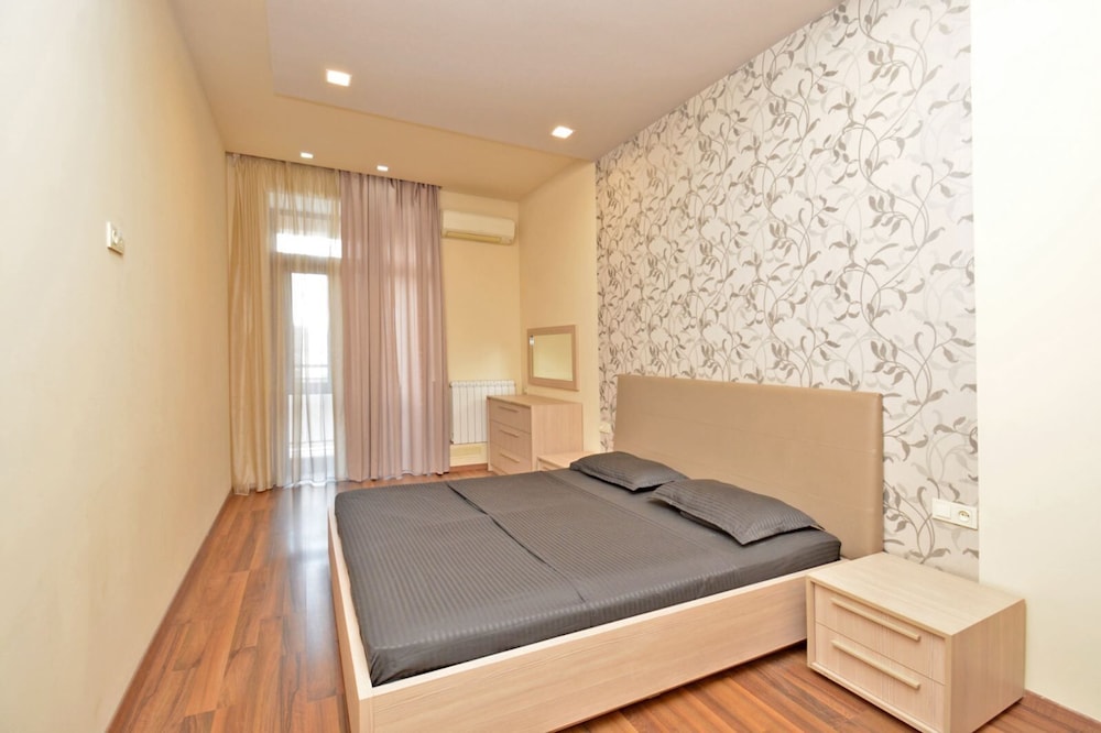 Apartment by Luxe Group DI888
