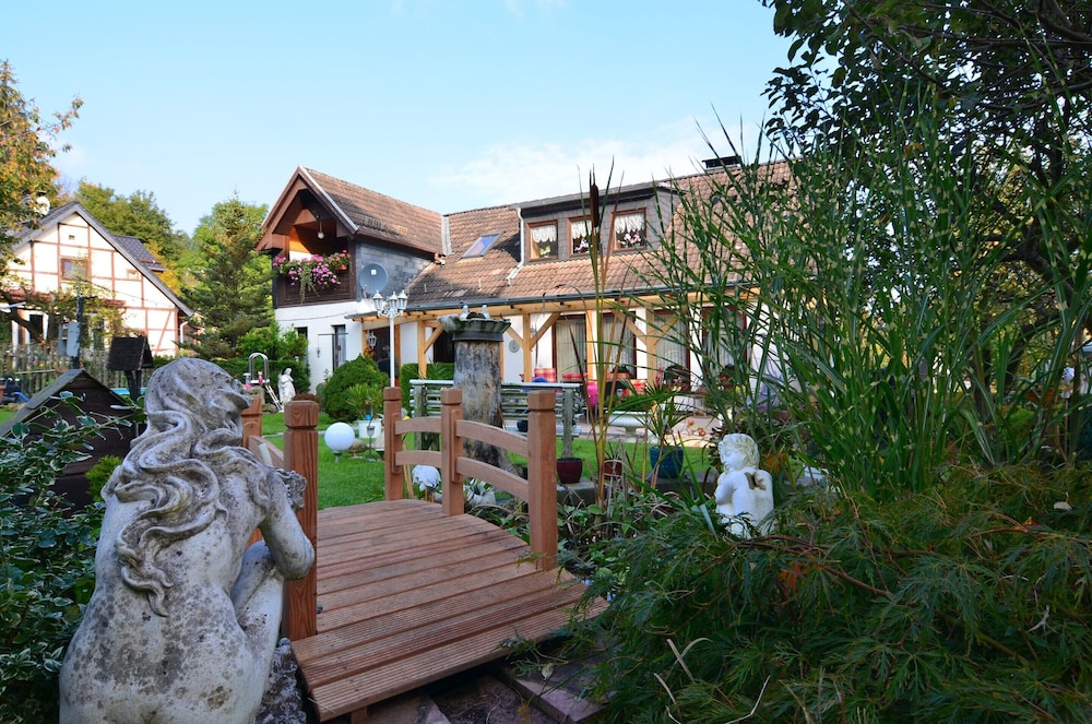Gemutliches Ferienhaus mit Pool in Blankenburg view 4