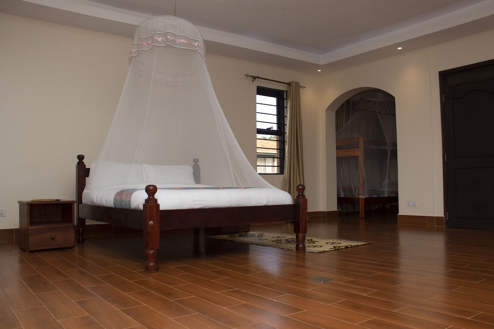 The Hive Entebbe Guesthouse view 4