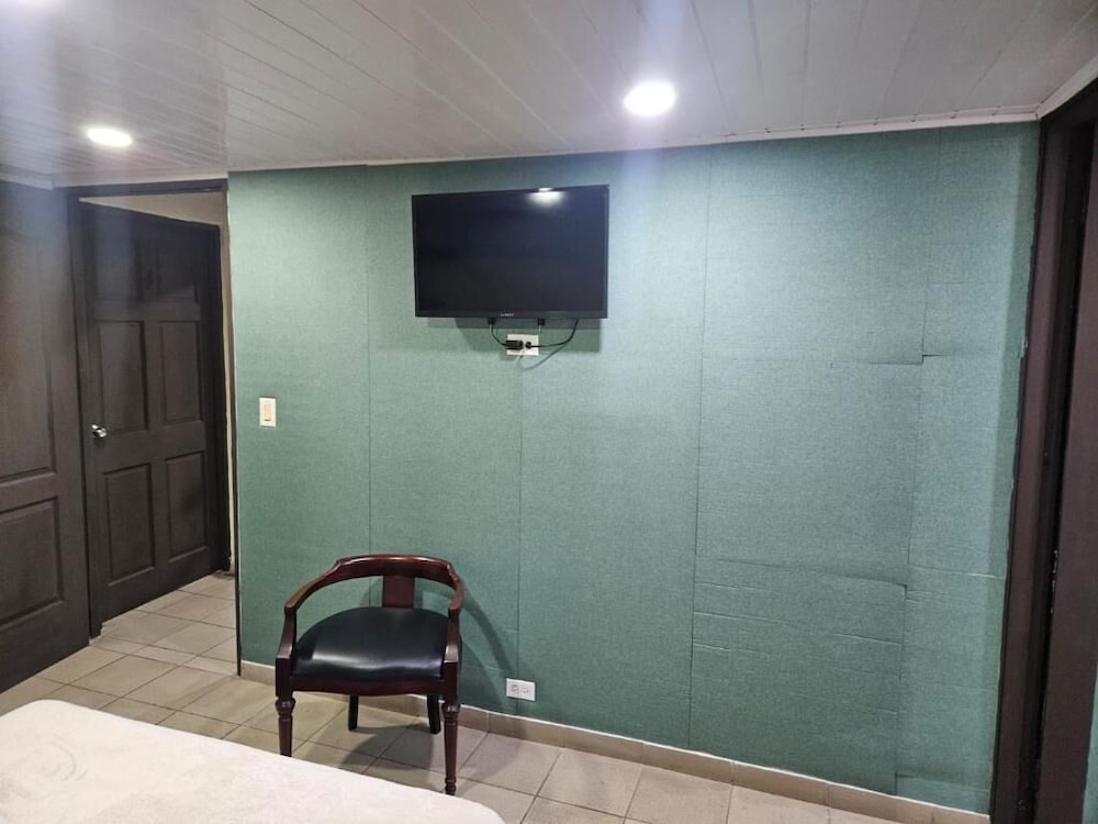 HOSTAL EL PRADO