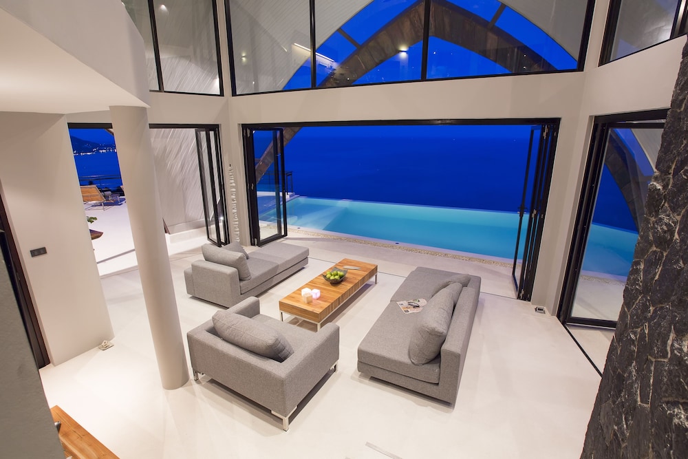 Villa Moonshadow