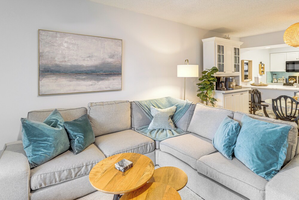 Pool & Beach Access: Vero Beach Condo!