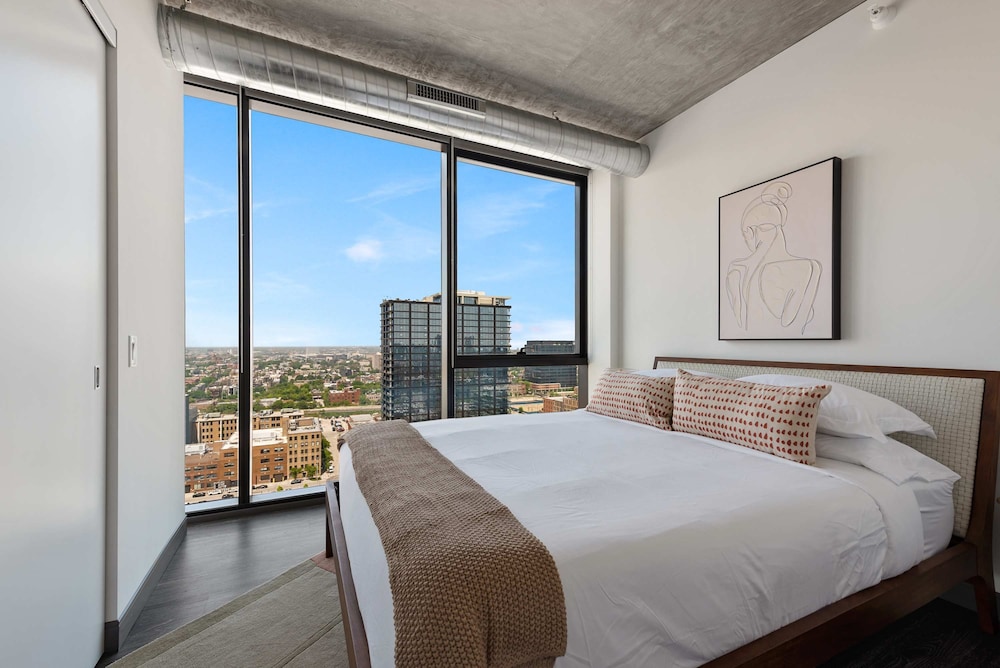 Cloud9 6 apt for 30ppl Fulton Market The Nouveau