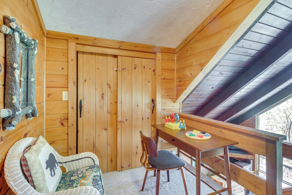 Ellijay Cabin 7 Mi to Dtwn: Hot Tub & Mtn Views