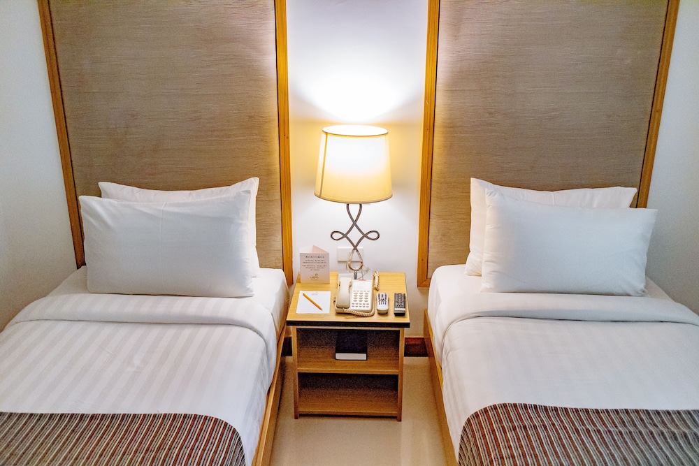 Crown Regency Courtyard Resort, Boracay Island - 14