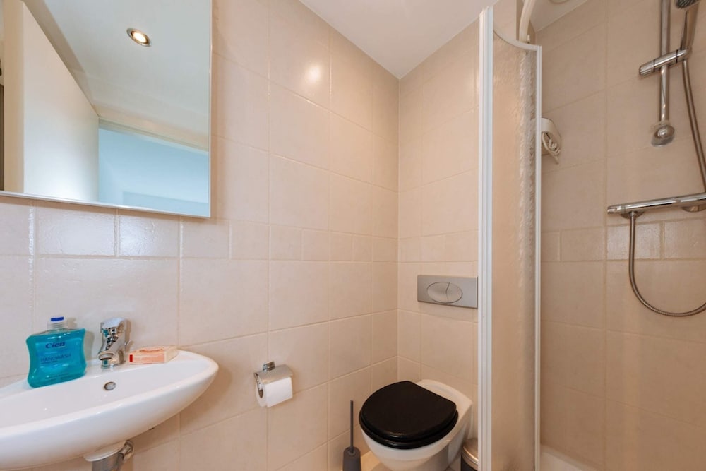 Contemporary 2BD Flat by the Grand Canal - Dublin!