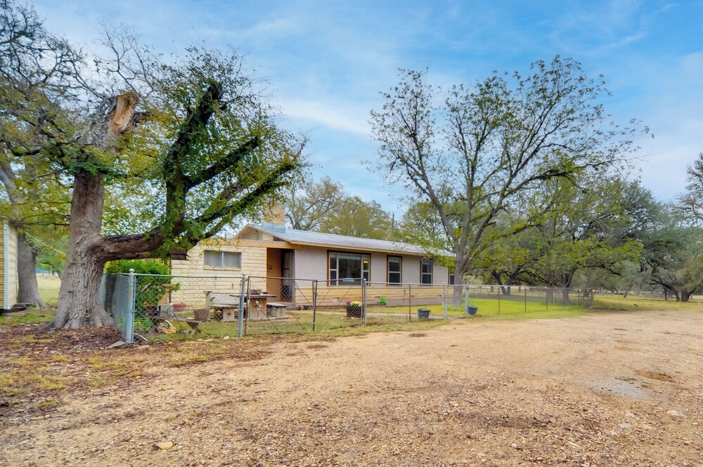 Serene, Country Retreat ~ 12 Mi to Main St! view 4