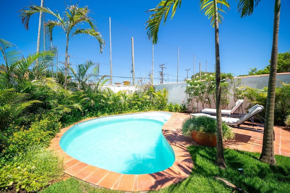 Bz93 Cond pé na areia piscina privativa