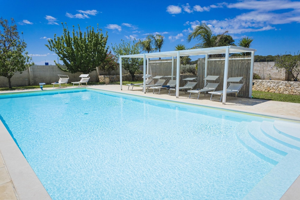 Villa El Capitano With Garden and Pool