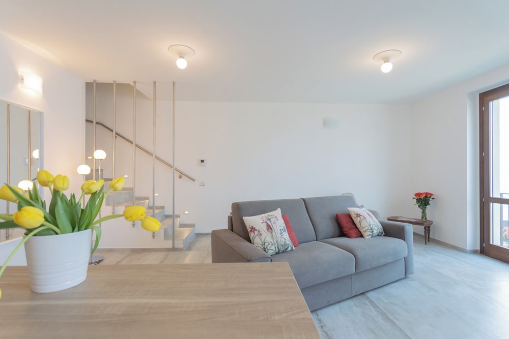 Dream Lake Apartments by Rent all Como