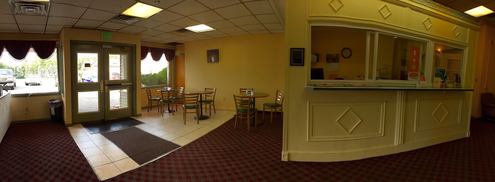 Econo Lodge Reading Airport view 2