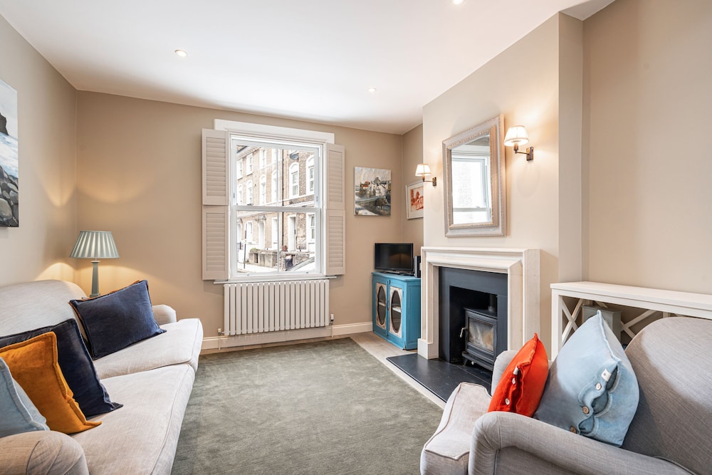 Lovely Battersea Home by Underthedoormat