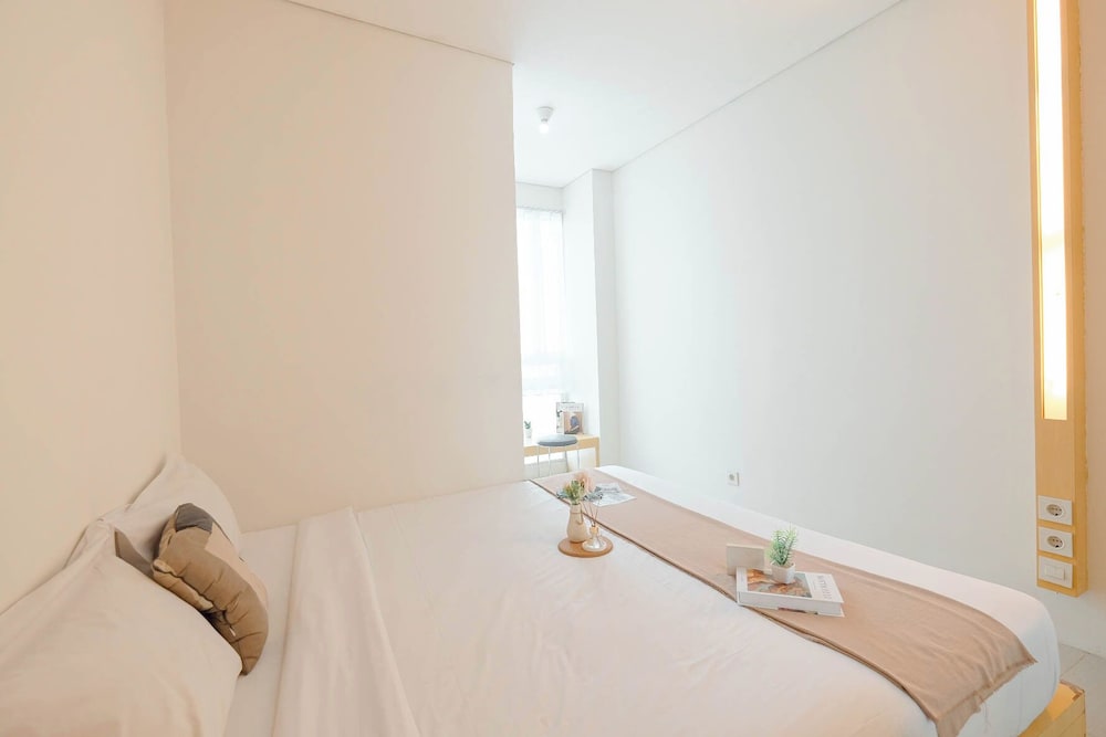 Good Location 2Br Apartment At Woodland Park Residence