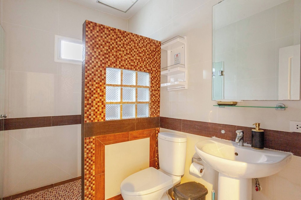 Luxury Iconic Royal Boat Pool Villa North Pattaya