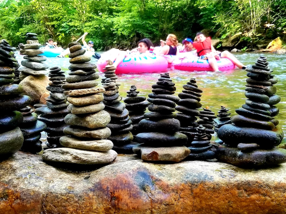 Bear Creek Lodge and Cabins in Helen Ga - Pet Friendly, River on Property, Walking Distance to downtown Helen