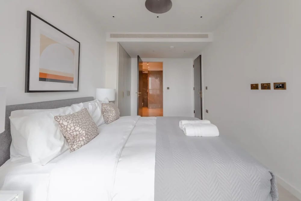 Luxurious 2BD Flat by the River Near Vauxhall