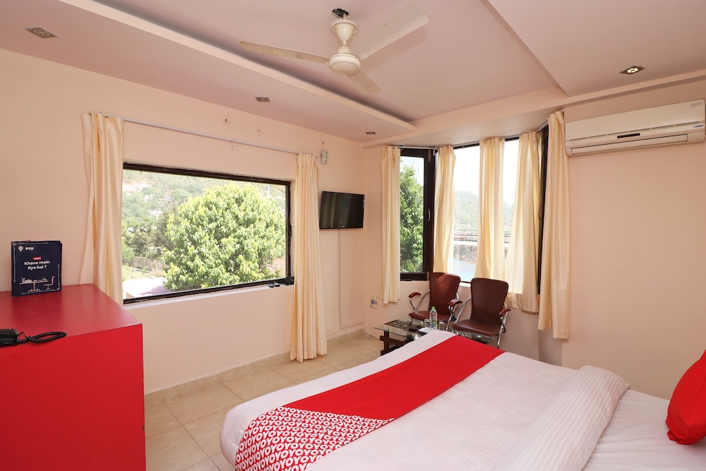 OYO 13884 Holiday Homes