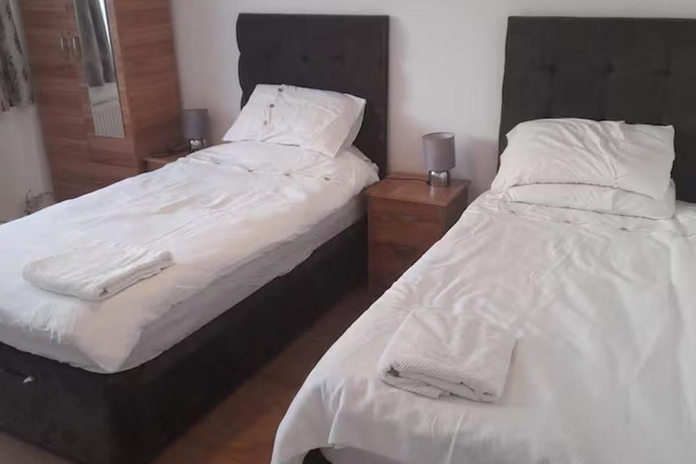 Family- Near Lcy Airport- Sleeps 6- Parking- Wi-fi