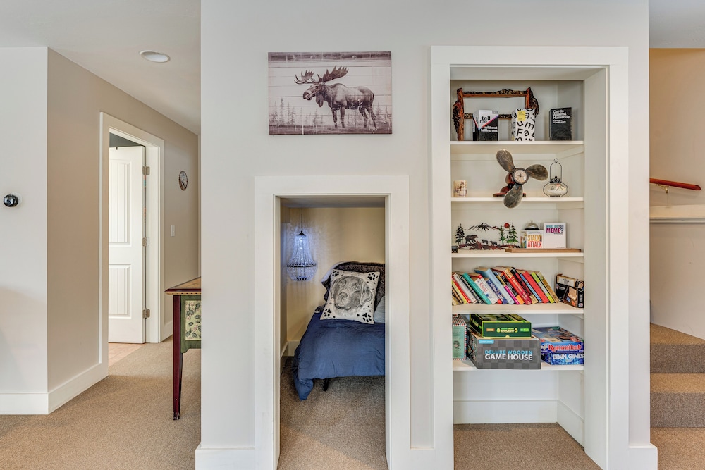 Ski, Hike & More: White Mountains Family Home