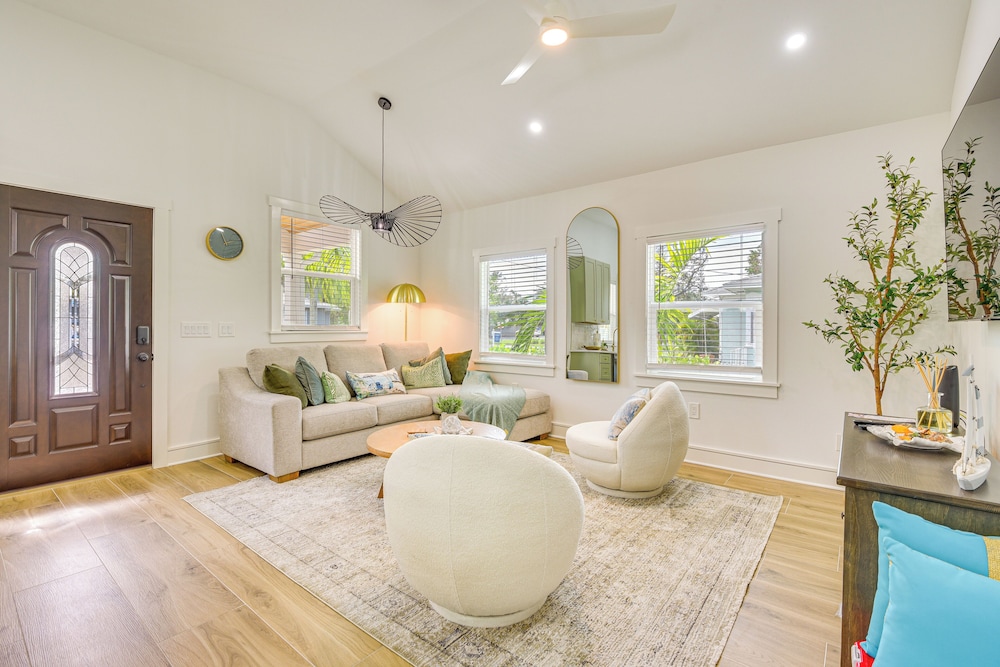 Heated Pool, Mini Golf & Cabana: Bradenton Retreat view 5
