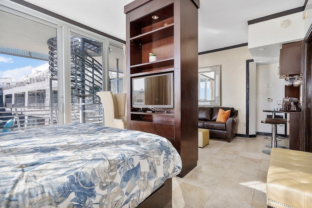 Penthouse Mar Azul South Beach On Ocean Drive Miami Beach 1 Bedroom Home by RedAwning - Image 5