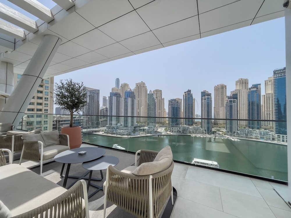 Spacious Cozy 2-bedroom Apartment in Dubai Marina