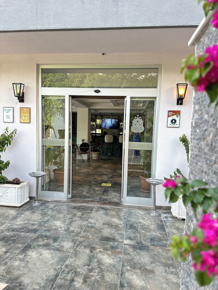 Mogons Exclusive Hotel - Image 81