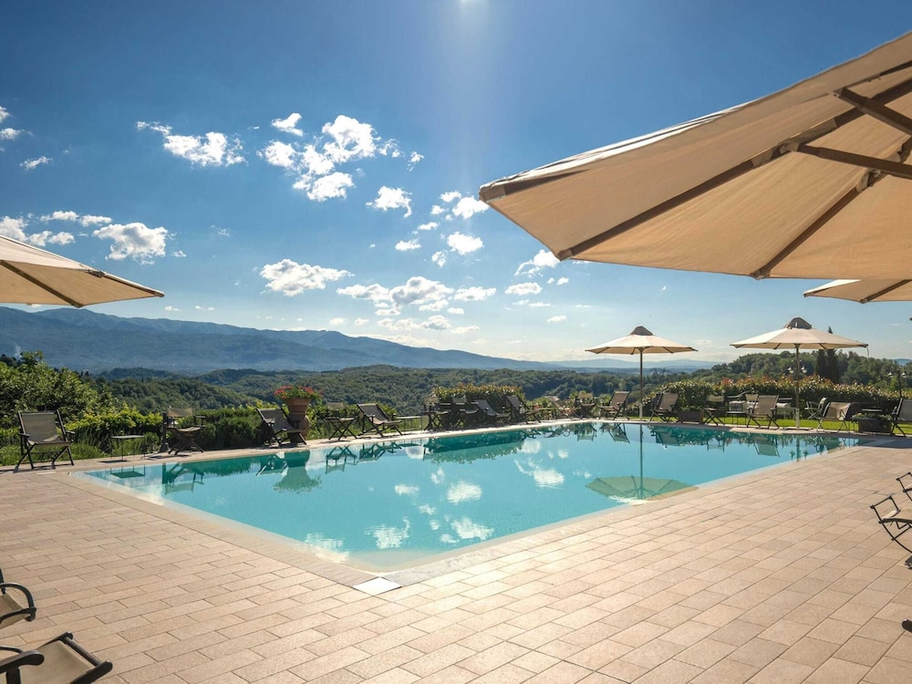 Apartment in Tuscany With Pool & Garden