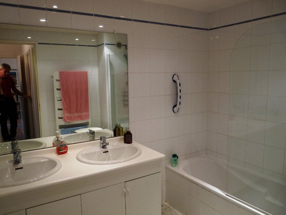 Two Bedroom Apartment Near the Beach in Cannes Terrace and Aircon - 814