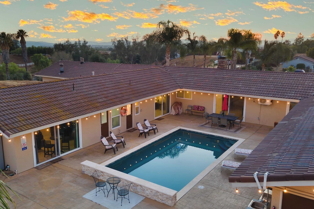 Bordeaux by Avantstay Private Pool, Hot Tub & Game Room Near Temecula