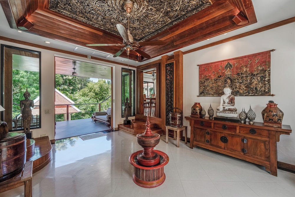 Naiharn 4br Private PoolVilla near Beach