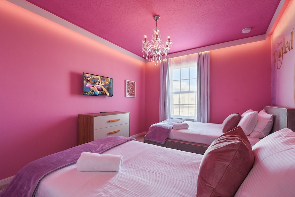 Lux Family Home in Exclusive Windsor Island Resort