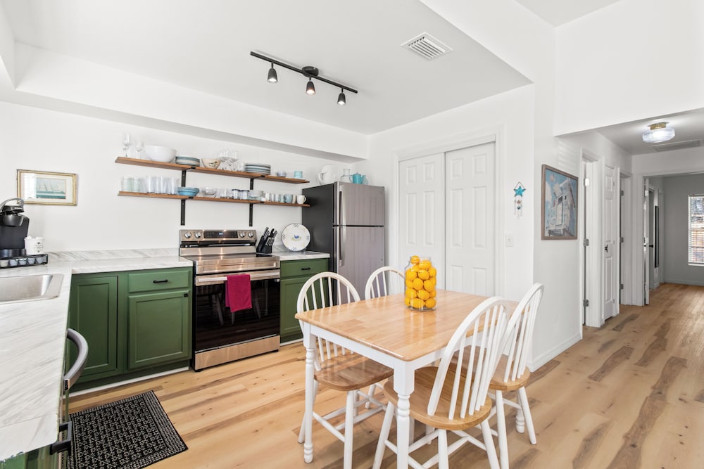 NEW Listing Discount! • Near Manatees & Springs