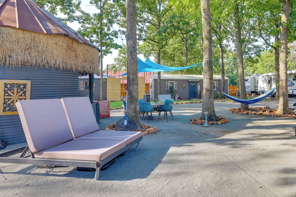 Walk to Grand Lake: Pet-friendly Grove Getaway!