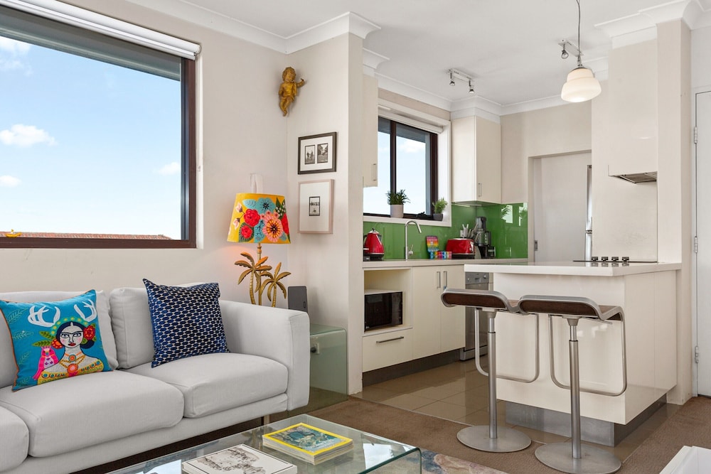 Pristine 2-bed With Expansive Beach Views