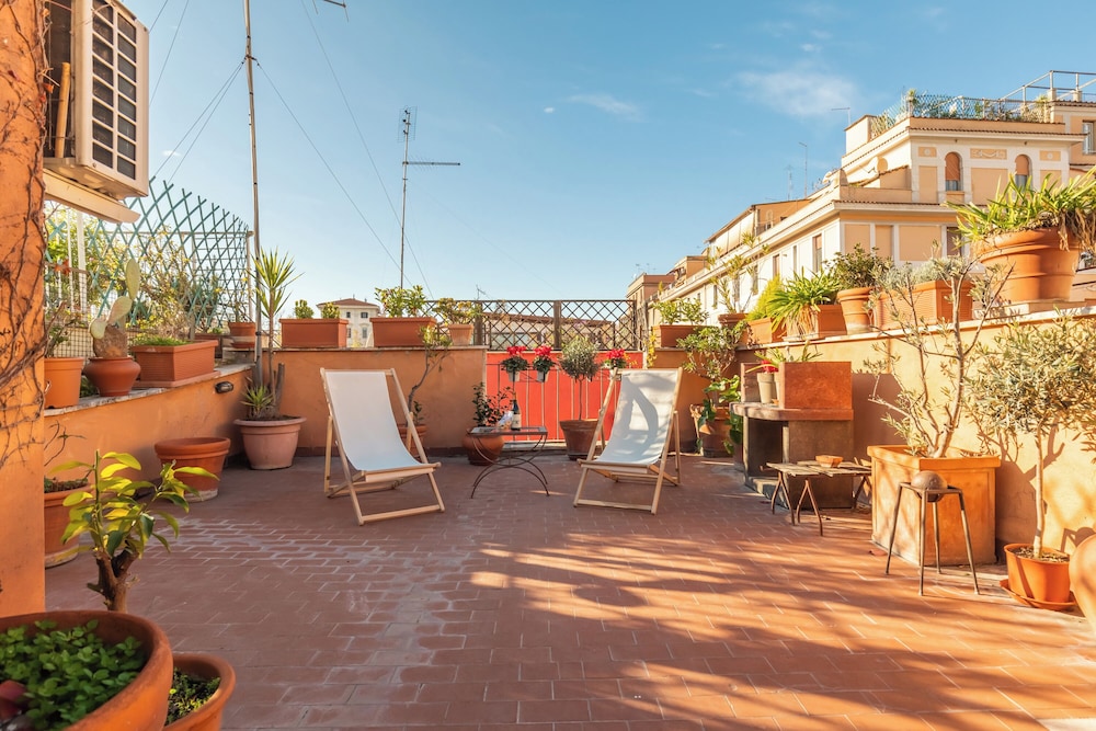 Trastevere Romantic Terraced Apartment