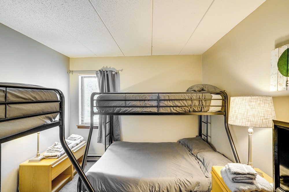 Snow Mountain Condo: Hot Tub + Shuttle to Resort
