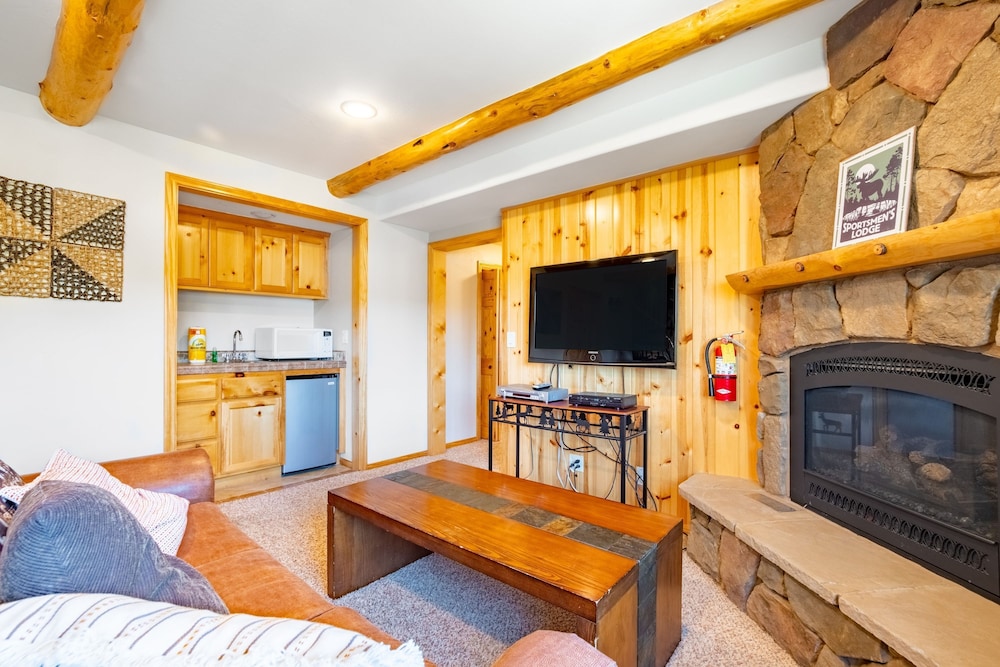Endless View Lodge by Avantstay Incredible Views Close To Bear Mountain Ski Resort w Hot Tub