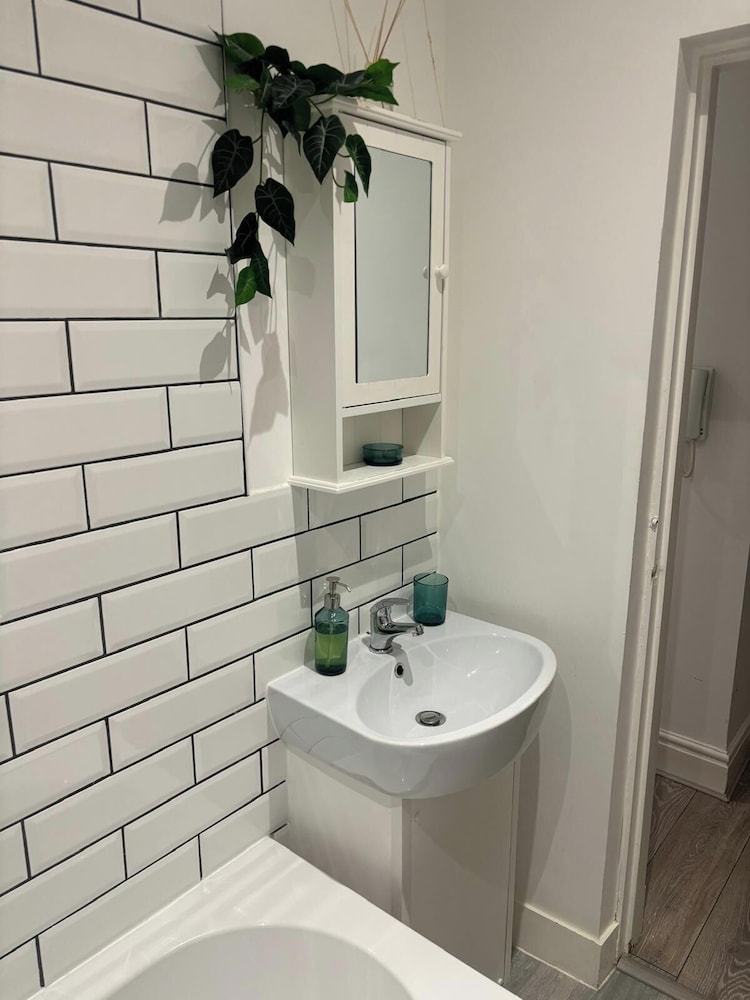 South Manchester 2-bed Apt With Ensuite, Sleeps 4