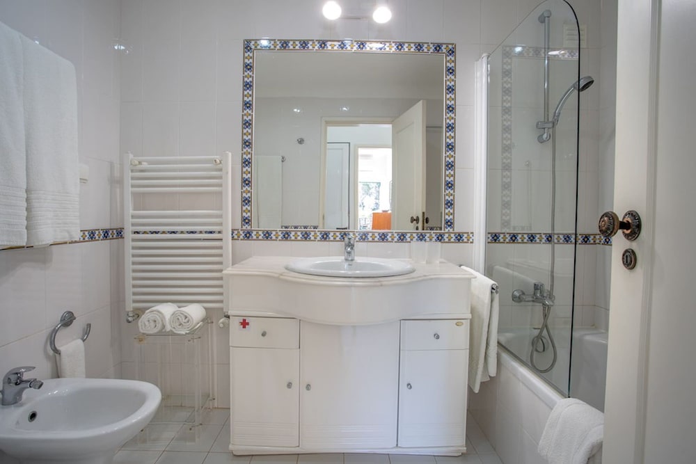 7 Club Atl Ntico Fabulous Five Bedroom Villa WI