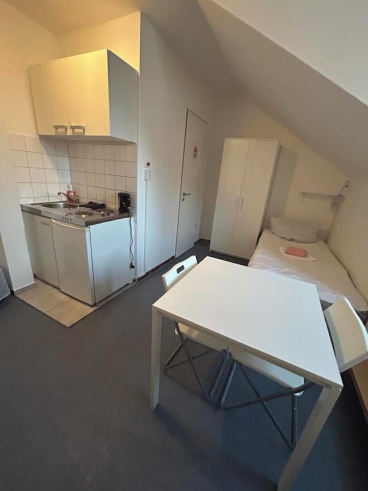 2-Rent Group Hostel Apartments SEN14