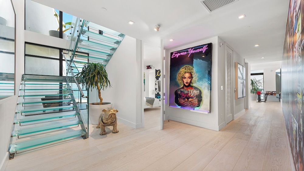 Luxury Vacation Rentals in South Beach by LRMB