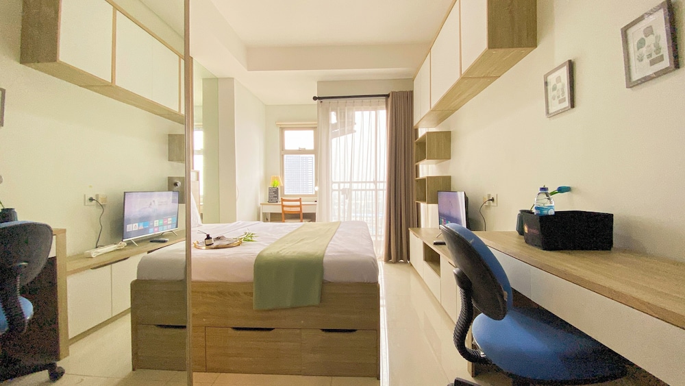 Modern Look and Restful Studio Apartment Springwood Residence Tangerang