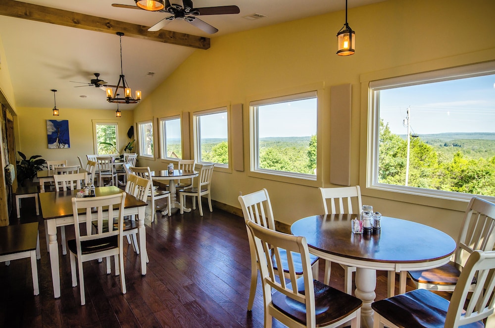 Whispering Woods Cabins & Grill