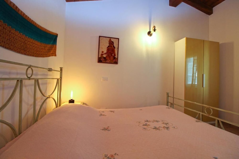 Charming House With Garden and BBQ in Galizana